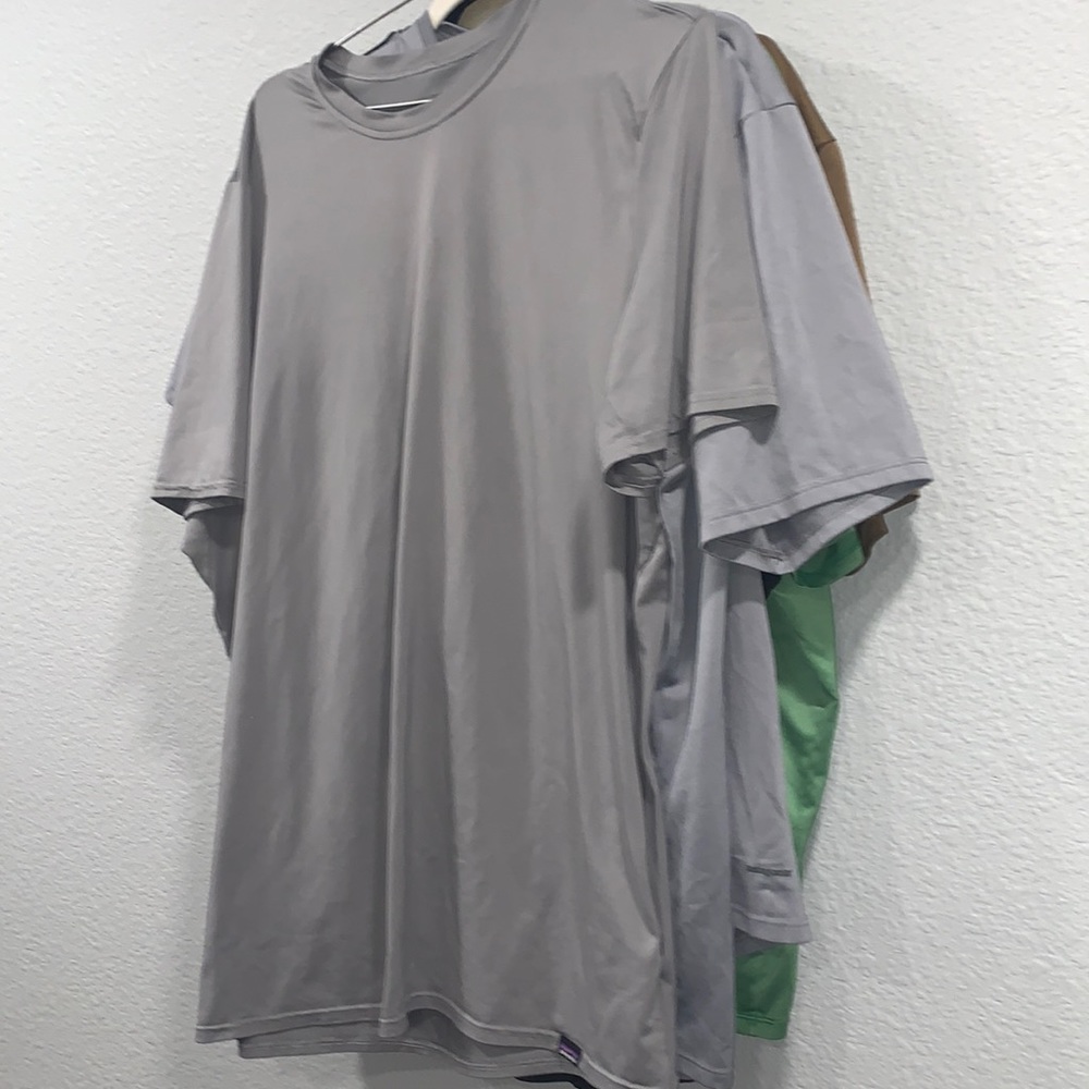 8 Patagonia Capilene Baselayer shirts men’s large